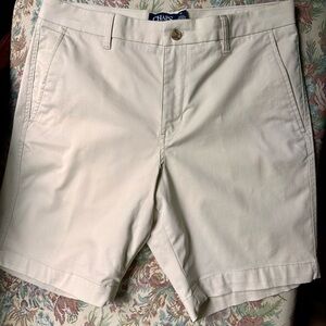 Chaps Men's Cream shorts.